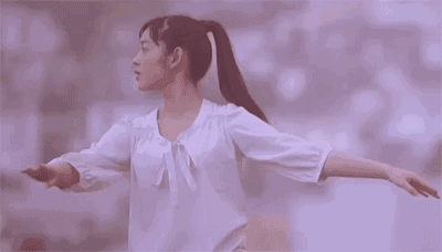 全罩包覆背心式款型 美型健康减压设计 弧形蕾丝托片结合软钢圈,增强