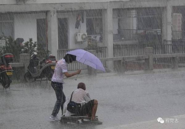 当你负重前行,愿有人为你遮风挡雨.