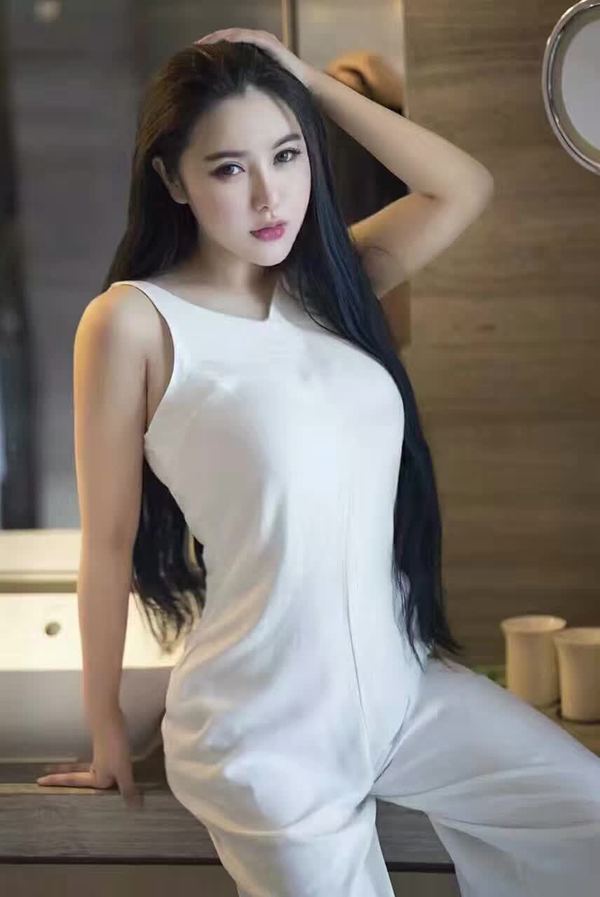网红周宜诺微博互动电玩游戏冠军 又是在撒狗粮?