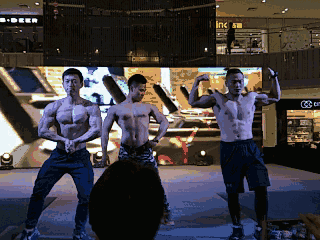 我们健身房帅哥美女超级多哦 桃花健身季,来一场脱单吧