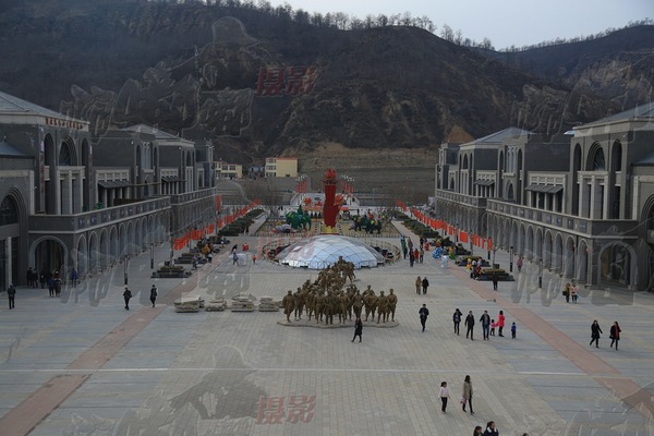 延安旅游新亮点 圣地河谷 金延安灯光秀点亮延安夜