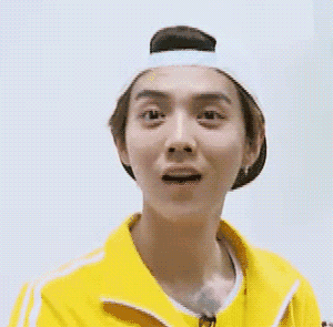 鹿晗被坑名牌被撕,傻笑搞不清楚状况,独留热巴