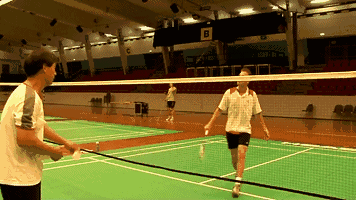 挑后场时,怎样才能把球挑的又高又远?