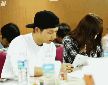 宋慧乔谈宋仲基:男女之间没有纯友谊 那他们是?