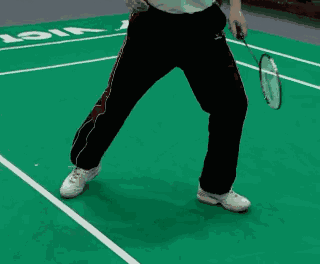 羽毛球步伐中,脚到底该怎么放?