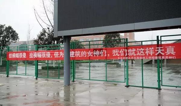 各个学院,班级都出奇制胜,在内容上苦下功夫,吸引路过同学的眼球