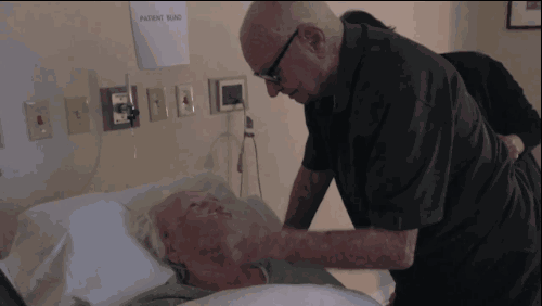 它会让心张狂到不在意最珍贵的东西,而73年的日日夜夜,让人见到白头之