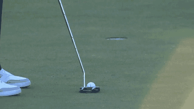 第18洞 两人均两杆on上果岭,战局一触即发,可都没有推进小鸟,两人进入