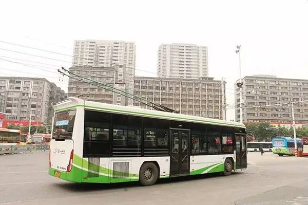 在广州,遇见福田欧辉无轨电车