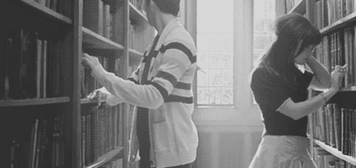 女生应不应该主动追求喜欢的男生?