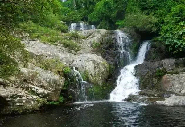 地址:位于海南临高县皇桐乡居仁村西部 与必游景点的距离:王佐故居约