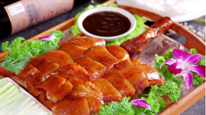 图片说明:北京烤鸭位列"中国十大地方特色美食"榜首