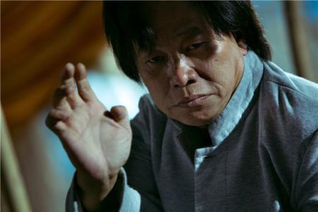 在《不二神探》饰演刘金水二叔