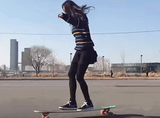 滑板节界一姐,漂移潇洒帅气
