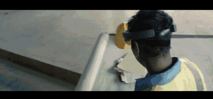 而hololens这套混合现实设备可以比vr和ar更加彻底把现实世界与虚拟