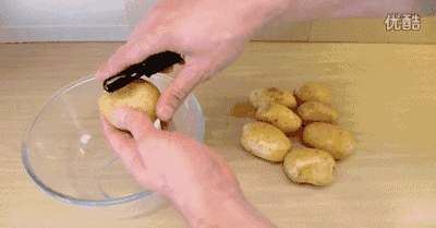 【涨姿势】这样削土豆比剥香蕉都快!太绝了!