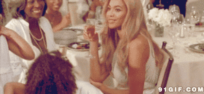 每次穿衣服之前都非常慎重 现在可以随意露个内衣带,背心带 但是不