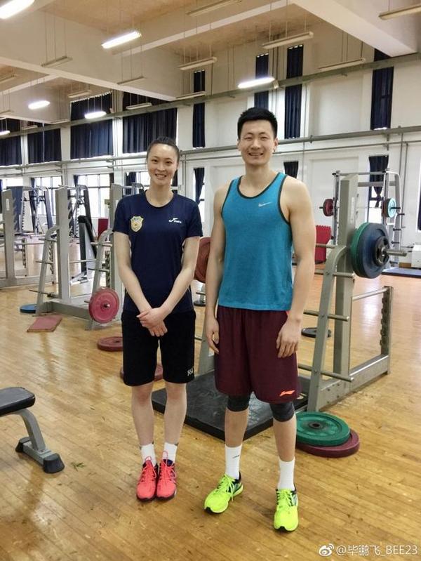 惠若琪健身房训练频被"偶遇",肌肉猛男秒变粉丝