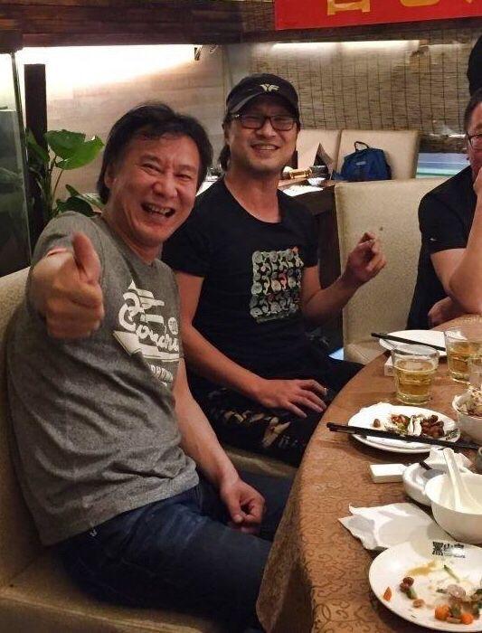 汪峰马条聚会畅饮 彰显兄弟情深
