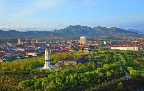 平泉市由河北省直辖,承德市代管.