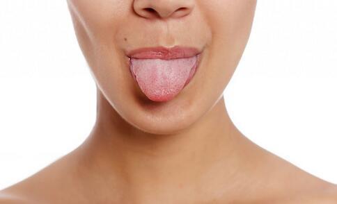 错把舌癌当口腔溃疡 家在揭阳的张女士舌头上长了一个黄豆大小的疱