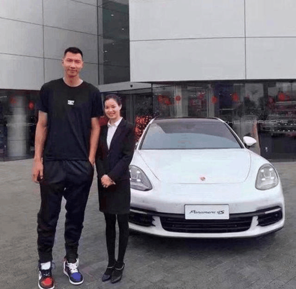 郭艾伦是目前中国男篮第一后卫,他此前的座驾为一辆奥迪q5,2016年换成