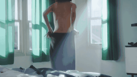 在国内的哔哩哔哩弹幕站上,当天也有用户自发上传了这则广告.