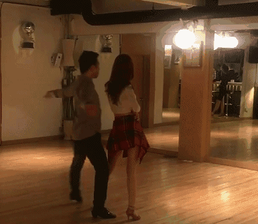 戴口罩是不是因为你的脚丫子臭呀,美女?