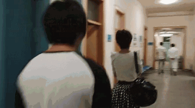 熊孩子,在厕所里洗碗,你会被爸妈胖揍的!-新闻频道-手机搜狐