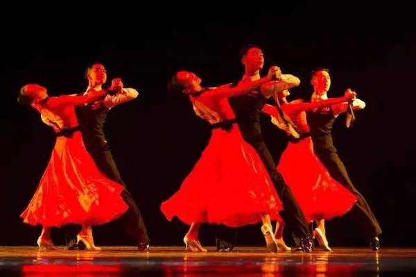 探戈舞图片