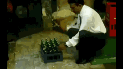 试想一下,这样开完酒后再狠狠的看着对面几个哥们,信不信他们会被你