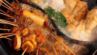 这间店一个月卖出200000根串串!开新店6.8折!型男美女扎堆的撸串去