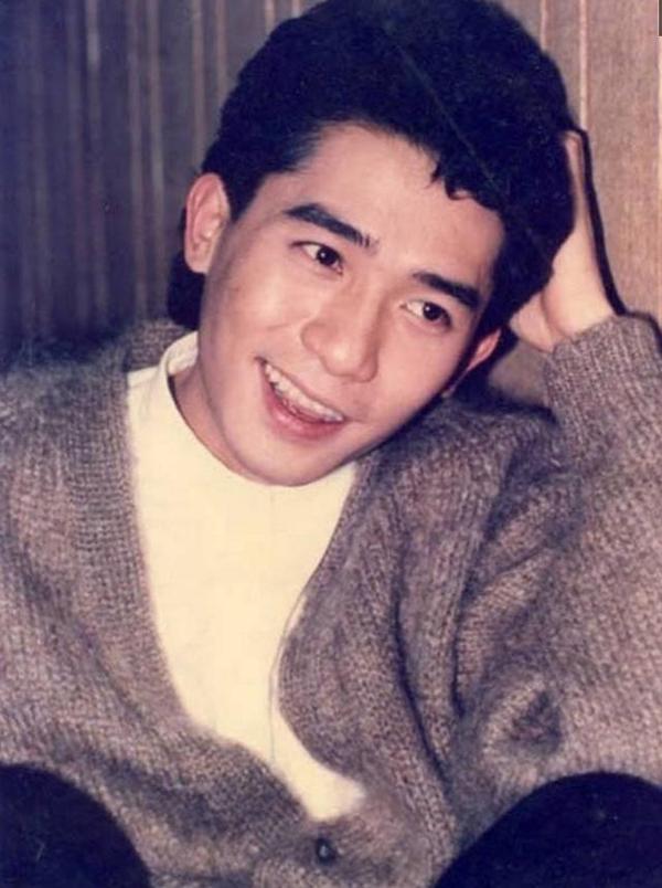 第二位,梁朝伟,如今已是超级影帝,经典影视作品很多,年轻时的帅照