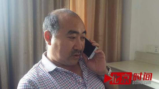 王金伍代理行政复议、诉讼、投诉和网络曝光5000余起。图/李英强
