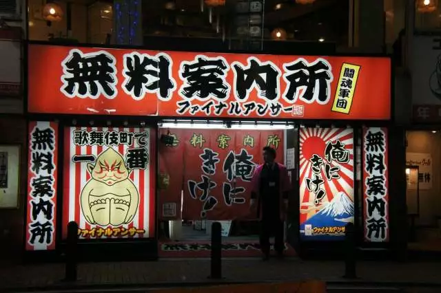 然而,一些媒体和网民却在“逮捕一名中国女留学生”这个点上大做文章,将攻击目标扩大至整个留学生群体,用各种低俗词汇谩骂中国留学生群体,甚至给留学生扣上“辱国”的帽子。