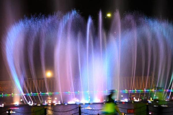 浦东是中国人均GDP最高城市_中国浦东干部学院(2)