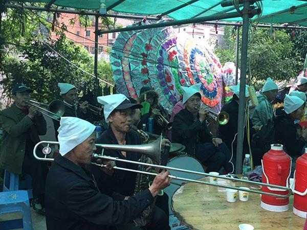 庐山脚下体验一番威家镇村民办白事 比过年还热闹