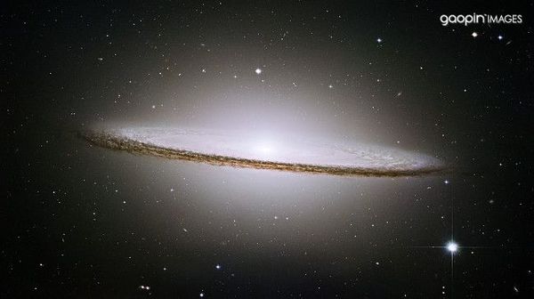 宇宙之神镜头大光圈效果 a9pyeu9830226876389.jpg