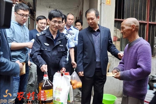 长安区委宣传部,文明办看望拾金不昧老人徐青海