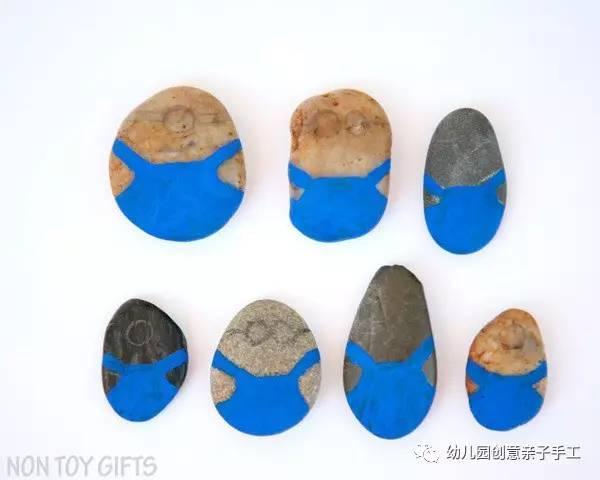 当废物利用做多了,Yoyo深刻地觉得:对手工的执迷,其实也是一种对生活的热爱。 有太多的东西不再舍得丢弃,也有太多的东西值得留意。像这样的几块路边的小石头,也能让自己和孩子玩出多种乐趣! 石头彩虹桥 随意捡几块石头,涂上颜料,便能拼凑出彩虹桥 鲜艳而单纯的颜色,简单而低调的做法 适合刚学习石头彩绘的每一个孩子