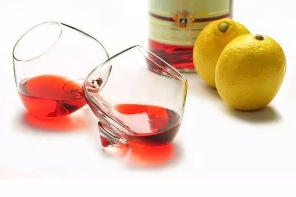 中国白酒和干杯用英语怎么表达?