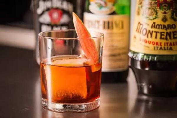 ward cooler,98元 high west double rye威士忌,浓缩姜汁,酸橙汁