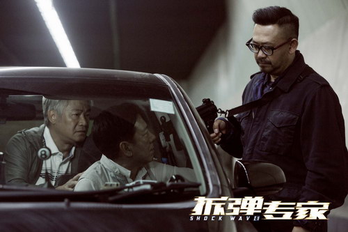 4月28日上映的《拆弹专家》被称为可以接档《人民》的良心之作,而被