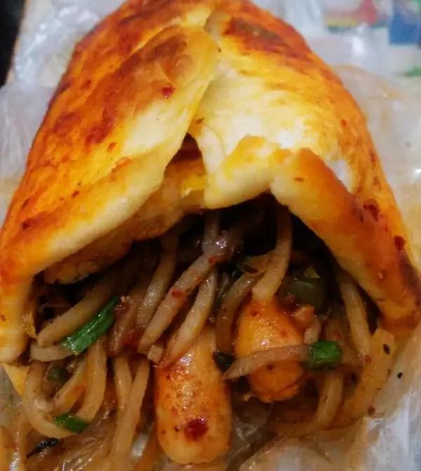 炒饭非常不错,更有名的是这里的饼子,很多身边的人都知道"双肠捣蛋"