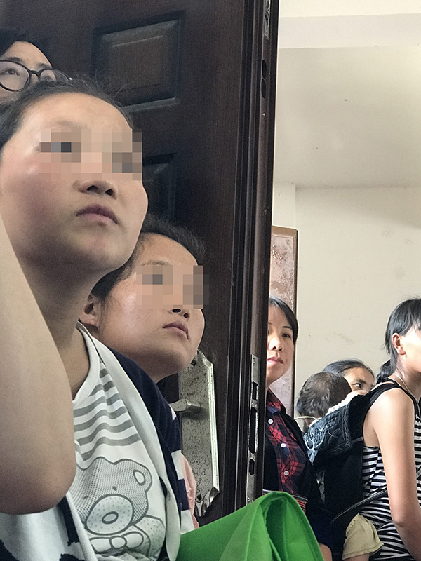 14岁少女怀孕:我们都觉得小学一毕业就要结婚