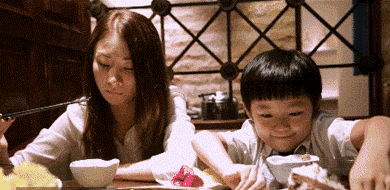 破坏我吃饭性质的,一律打死,孩子也不例外!