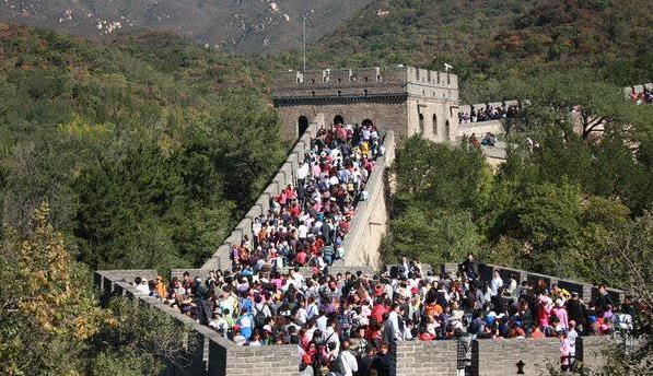 五一各大景点人潮汹涌 光看照片都怕了-旅游频道-手机搜狐 电脑上