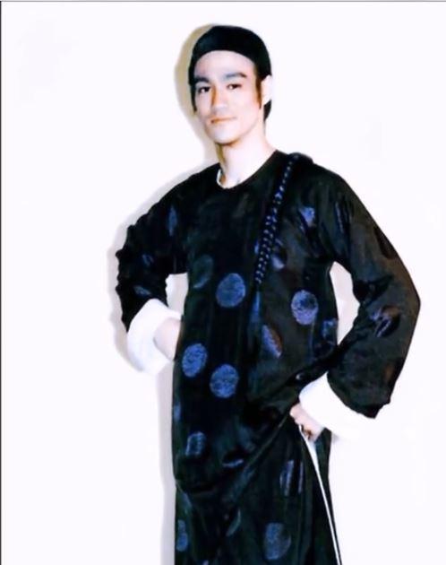 李小龙古装剧照珍稀罕见 造型特异 龙迷们收藏好咯