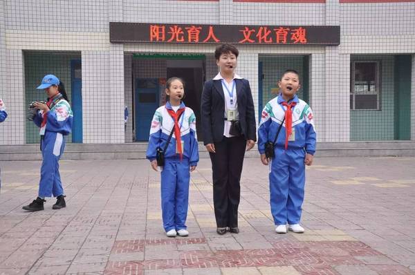 【名师访谈】保定这所学校有个老师"爱管闲事儿爱折腾