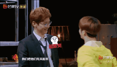 王嘉尔还曾在《明星大侦探》第二季的发布会上现场邀请白敬亭一起来